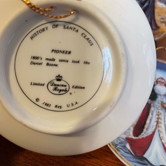 Duncan Royale Christmas Themed 1983 History of Santa Claus Mini Plates x 10 - Picture 12 of 13